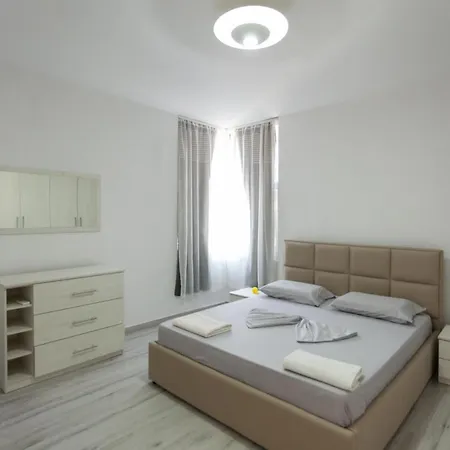 Apartment Mabel's Home. Modern