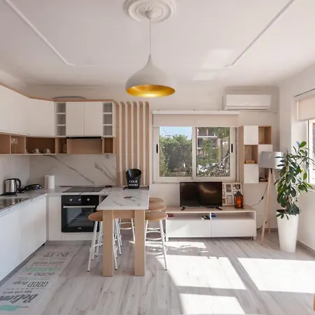 Mabel's Home. Modern Apartment Golem (Tirana)